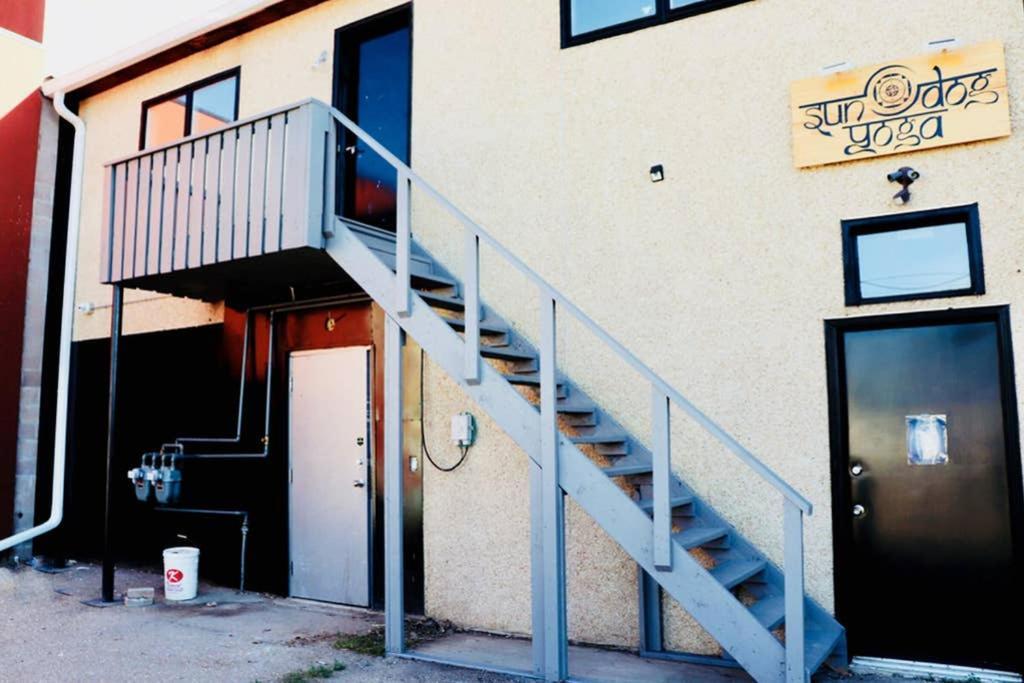 Appartamento Sun Dog Manor Maple Creek Esterno foto
