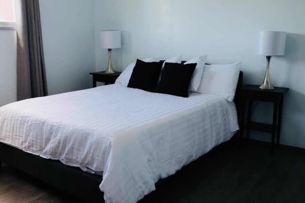 Appartamento Sun Dog Manor Maple Creek Esterno foto